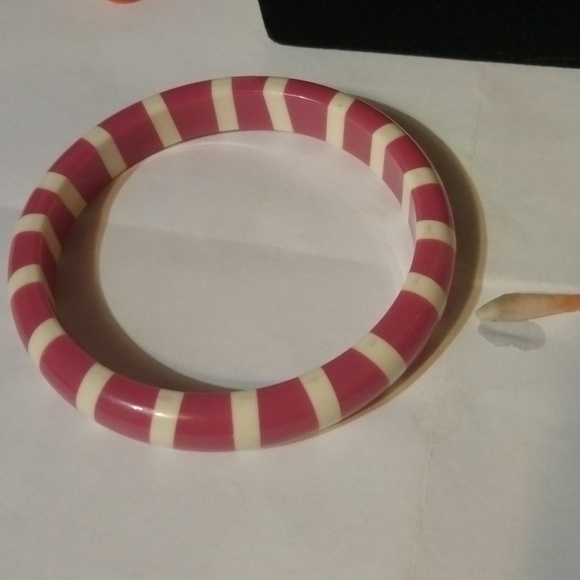 Vintage bangle bracelet candy stripe lucite (sku 7023) - Picture 3 of 6
